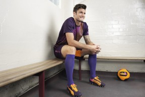 公牛不断突破！JackeyLove连续五场比赛得分超过比赛规则变更观众掌声雷动——跨界竞技的全新风潮